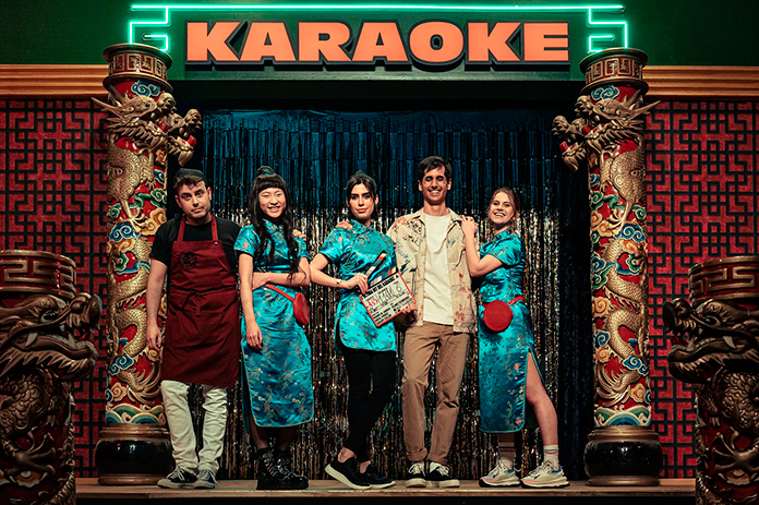 Artur Busquets, Betsy Túrnez y Sara Diego estrenan «L'última nit del Karaoke»